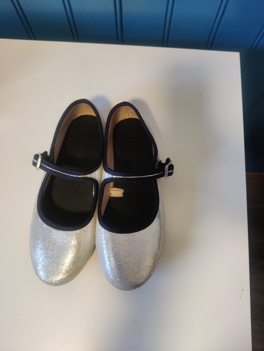 (⭐5/20)BCBG Girls Silver Glitter Mary Jane Shoes with Navy Trim